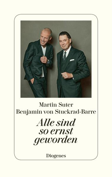 Martin Suter und Benjamin von Stuckrad-Barre unterhalten sich über: Badehosen, Glitzer, Äähm, Hochzeiten, LSD, Teufel, Gott, Madonna, Arbeit, Ibiza, Kochen, Rechnungen, Siri, Fotos, Mundharmonika, Geldscheine, Verliebtheit, Wiedersehen.