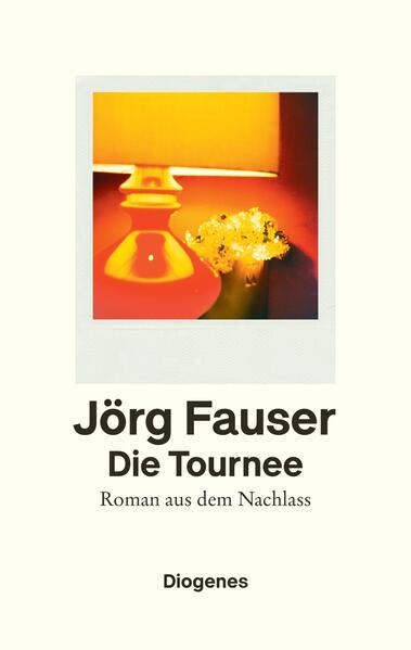 Drei auf dem absteigenden Ast: SPD-Mitglied Harry Lipschitz, dem nicht nur das Herz zu schaffen macht. Der Münchner Galerist und gescheiterte Lebenskünstler Guido Franck. Und die alternde Schauspielerin Natascha Liebling, die mit einem Provinztheater durch die Lande tingelt. Verknüpft wird alles durch die rätselhaften Aktivitäten eines Charles Kuhn, der »sich benahm wie ein Ganove und sich ausdrückte wie ein Philosoph«, und der ehrgeizigen Journalistin Vicky Borchers-Bohne.