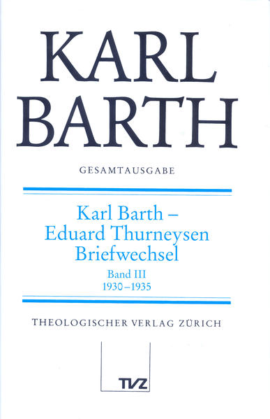 Mit den Briefen aus den Jahren 1930-1935 findet die Veröffentlichung des Briefwechsels zwischen den Freunden Barth und Thurneysen nach langer Pause ihre Fortsetzung. Den Anfang hatte mit den beiden 1973 und 1974 herausgegebenen Bänden (1913-1921 und 1921-1930) Eduard Thurneysen selbst gemacht. Sein Tod im Jahr 1974 unterbrach die Publikation zwar für lange Zeit. Nun bot sich aber die Chance, die Korrespondenz aus den ereignisreichen Jahren von Barths Übernahme der Bonner Professur bis zu seiner Entlassung anders darzubieten als die frühere. Thurneysen sah sich noch aus persönlichen Rücksichten zu z.T. starken Kürzungen veranlasst. Dagegen wird der Briefwechsel in diesem Band nun vollständig und ungekürzt wiedergegeben-einschließlich der Briefe, die Barths Mitarbeiterin Charlotte von Kirschbaum, oft in Barths Vertretung, an Thurneysen schrieb und von ihm erhielt. Auch in die schweren Konflikte, in die das enge Verhältnis zwischen ihr und Barth sie beide, Barths Frau Nelly und auch den gemeinsamen Freund in Basel brachte, gewährt der Briefwechsel einen offenen Einblick. In den ersten Jahren überwiegt in diesen Briefen die heitere Gelassenheit breiten Erzählens-eine reich fließende Quelle auch für das, was sich in den weiteren Lebenszusammenhängen der Freunde abspielte. Als dann aber in Deutschland unter dem Druck des NS-Regimes alte und neue innerkirchliche Gegensätze zu Entscheidungen drängen, spiegeln die zeitweise fast täglichen Mitteilungen die steigende Spannung der Lage in rasch wechselnden Momentaufnahmen: auf der einen Seite die Innenperspektive eines an führender Stelle Beteiligten mit seinen dezidierten Urteilen, auf der anderen die Aussenansicht des treuen Weggefährten jenseits der Grenze, der Barths einsamen Weg meist vorbehaltlos mitging, bisweilen aber auch zur Mäßigung riet. Hinter den bekannten, in der Öffentlichkeit vertretenen Positionen, die Geschichte gemacht haben, erscheinen menschliche Gesichter mit ihren Leidenschaften und Anfechtungen. Ein ausführlicher Anmerkungsapparat, der den aktuellen Stand der Forschung umfassend berücksichtigt, erhellt die Hintergründe der in den Briefen erwähnten Ereignisse und vermittelt alle sonstigen zum Verständnis der Texte erforderlichen Informationen.