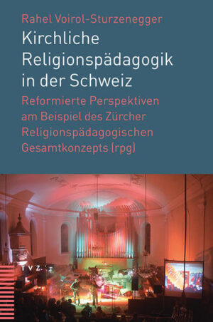 In einer sich wandelnden Bildungslandschaft sind die Kirchen herausgefordert, ihre religionspädagogische Praxis zu überdenken. Wie organisieren sie ihr Bildungshandeln in Zusammenarbeit mit staatlichen Bildungsträgern und in Bezug zum Leben in den Kirchgemeinden? Welche Formen und Inhalte führen zu einer lebensdienlichen religiösen Bildung für die Heranwachsenden? Anhand einer empirischen Untersuchung des Zürcher religionspädagogischen Gesamtkonzepts (rpg) beschreibt Rahel Voirol-Sturzenegger Erfahrungen von Bildungsverantwortlichen in den Kirchgemeinden, von Kindern und deren Familien. Ausgehend davon fragt sie allgemein danach, wie die besonderen Chancen kirchlich religiöser Bildung möglichst gut genutzt werden können. Ein Buch für alle, die religiöse Bildung mitverantworten und umsetzen.