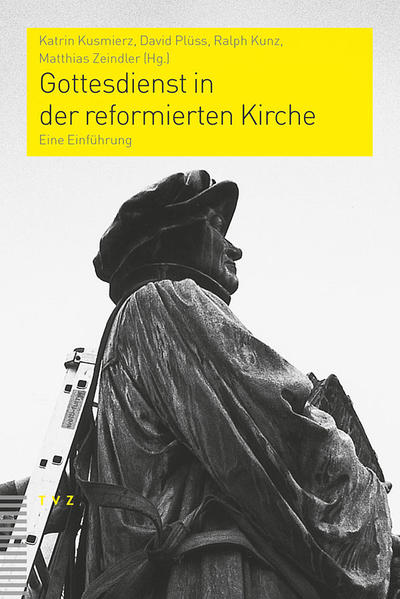 Was zeichnet den Gottesdienst der Reformierten aus? Wo kommt er her und wie hat er sich in der Schweiz und weltweit entwickelt? Was verbindet ihn mit den Gottesdiensten anderer Kirchen und was unterscheidet ihn von diesen? Der Band fragt danach, welche theologischen Grundsätze für den reformierten Gottesdienst massgebend sind und welche Kriterien es bei der Gestaltung zu beachten gilt? Ist liturgische Vielfalt Zeichen evangelischer Freiheit? Welche alten Zöpfe gehören abgeschnitten und wo liegen Potenziale für neue Entwicklungen? Und vor allem: Wie kann der Got- ­tesdienst immer neu Plausibilität und Relevanz gewinnen? Expertinnen und Experten vertiefen in informativen und orientierenden Beiträgen die Geschichte und die Theologie, die Grundformen und die Ästhetik, die Funktionen und die Vielfalt des reformierten Gottesdienstes-eine umfassende Einführung in die Grundfragen des reformierten Feierns.