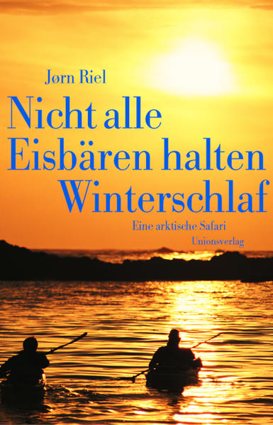 In Nordostgrönland stranden die Männer, die die Nase voll haben von Europa und seiner Zivilisation. Valfred, der bärbeißige, verschlafene Schlachter, Anton, der gerade sein Abitur in der Tasche hat, Fjordur, der raubeinige Isländer, der kultivierte Graf, der selbst im hohen Norden seinen Wein anbaut, und all die anderen Jäger und Fänger: Jeder ist auf seine Art eigensinnig und liebenswert. Mit Witz und Poesie erzählt Jørn Riel, wie man in diesem Land der atemberaubenden Naturschönheiten seinen ersten Eisbären fängt, in der Ödnis eine Funkstation errichtet, sich auf einem Eisberg durch die Fjorde treiben lässt oder sich eine Frau erträumt, »mit Wangen wie Äpfel und mit den richtigen Rundungen, vorn und hinten«.