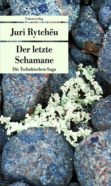 Juri Rytchëus Familiengeschichte ist zugleich die Saga des tschuktschischen Volkes. Denn von Generation zu Generation wurden seit Anbeginn der Zeiten die Taten, Verdienste und Schicksalsschläge weitergegeben. Wir hören von Göttern, Geistern, Händlern und Zaren, vom Segen der Nähnadel, vom Fluch des Alkohols. Eine fremde, barbarische Zivilisation voll technischer Wunder bricht über die kleine Siedlung an der Küste herein. Die hohe Kunst, im Einklang mit den rauen Naturkräften der Arktis zu leben, droht in Vergessenheit zu geraten. Da beschließt der letzte Schamane Mletkin auf eine große Reise zu gehen. Als er schließlich an sein heimisches Ufer am arktischen Meer zurückkehrt, versucht der er, das alte und das neue Wissen zu vereinen, um seinem Volk eine Zukunft zu sichern.