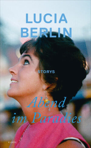 Sie kennt sie alle. Die Höhen und Tiefen des Alltags, die Momente des Glücks, der Verzweiflung, die Gefühle dazwischen: Lucia Berlin, deren Erzählungen seit ihrer Wiederentdeckung 2015 auf den Bestsellerlisten stehen. In 22 weiteren Storys begegnen wir ihnen wieder, den Ex-Ehefrauen und alleinerziehenden Müttern, den Männern, die sie verlassen haben, den Süchtigen, den Kranken, den Liebenden. Zwischen Texas und Chile, New Mexico und New York ziehen sie hin und her, suchen, wie Lucia Berlin selbst, nach einem Ort, an dem sie zu Hause sein können. Ob ein Sommer voller Sternschnuppen im texanischen El Paso während des Zweiten Weltkriegs, die Angst vor den Drogendealern im mexikanischen Yelapa oder der Verlust eines geliebten Menschen: Immer entfaltet Lucia Berlin ihre einzigartige Fähigkeit, ehrlich und unsentimental, voller Melancholie und dunklem Humor davon zu erzählen, wie sich das Leben anfühlt..