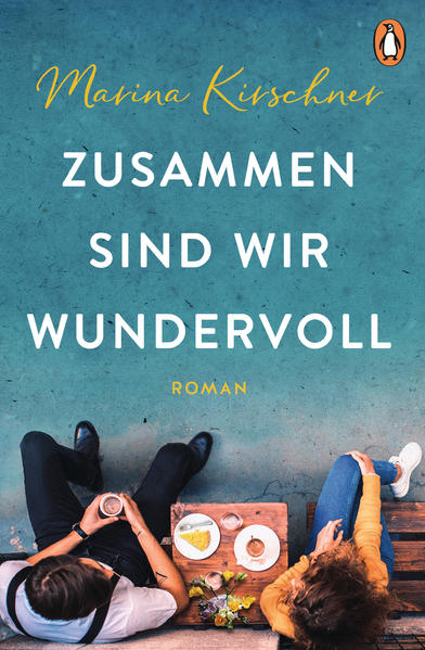 Manchmal muss man das Leben ein bisschen schütteln, dann wird ein Wunder draus Backen ist Annas große Leidenschaft. Mit viel Liebe führt sie das Café »Sonnigsüß«, in dem sie schon als Kind jede freie Minute an der Seite ihrer Großmutter verbracht hat. Täglich kommen hier viele Menschen auf der Suche nach kulinarischen Glücksmomenten zusammen und finden dabei Halt und Geborgenheit, denn das »Sonnigsüß« ist so viel mehr als ein Café: Für Annas beste Freundin Mel, den kauzigen älteren Herrn Havel und die einsame Schülerin Mira ist es ein zweites Zuhause. Doch bei wem fühlt Anna sich geborgen? Als sie auf dem Wochenmarkt dem gut aussehenden Marco begegnet, knistert es sofort. Bis sie ihn ein paar Tage später wiedersieht: Gegenüber von Annas Café eröffnet er ein veganes Bistro, und plötzlich zeigt er ihr die kalte Schulter. Sind die beiden nun Kontrahenten - oder haben sie vielleicht doch mehr gemeinsam, als sie glauben? Mit vielen köstlichen Rezepten - sowohl für vegane Genießer als auch für alle, die Kreationen mit Ei und Butter nicht widerstehen können.