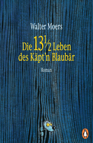 »Das Leben ist zu kostbar, um es dem Schicksal zu überlassen.« »Ein Blaubär hat 27 Leben. Dreizehneinhalb werde ich in diesem Buch preisgeben…«, so beginnt der allererste Roman von Walter Moers. Man schrieb das Jahr 1999, als der berühmte Käpt´n Blaubär seine halbe Lebensgeschichte vorlegte. Darin geht es um Zwergpiraten, Klabautergeister, Waldspinnenhexen, Tratschwellen, Stollentrolle, Finsterbergmaden, eine Berghutze, einen Riesen ohne Kopf, einen Kopf ohne Riese, schlafwandelnde Yetis, einen ewigen Tornado, Rikschadämonen, einen Prinz aus einer anderen Dimension, einen Professor mit sieben Gehirnen, denkenden Sand, eine kulinarische Insel, Kanaldrachen, dramatische Lügenduelle, Nattifftoffen, viereckige Sandstürme, eklige Kakertratten, das Tal der verworfenen Ideen, Horchlöffelchen, Zeitschnecken, Olfaktillen, einen Malmstrom, tödliche Gefahren, ewige Liebe, Rettungen in allerletzter Sekunde - und vieles andere mehr. Dies ist ein Roman, der im legendären Bücherreich Zamonien spielt. Folgende weitere Zamonienromane sind bislang erschienen: Ensel und Krete Rumo & die Wunder im Dunkeln Die Stadt der Träumenden Bücher Der Schrecksenmeister Das Labyrinth der Träumenden Bücher Prinzessin Insomnia & der alptraumfarbene Nachtmahr Weihnachten auf der Lindwurmfeste Der Bücherdrache