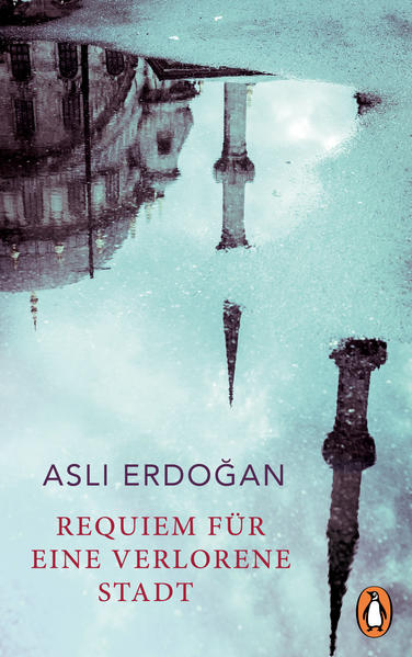 Eine poetische und melancholische Liebeserklärung an die Stadt Istanbul »Als würde ich Tabak rollen, forme ich mein Ich zu einer Geschichte, vermische mein Leben mit dem Tabak, mit Wein und mit dem Blau und dem Schwarz der Nacht, und blase den Rauch in die Leere.« Auf der Suche nach dem echten Leben, seiner Armut, seinem Lärm und seiner Pracht, schweift Asl? Erdo?ans literarisches Ich durch die Welt. Die Spur führt in eine ebenso reiche wie verwüstete Seelenlandschaft, in den Kindheitswald und nicht zuletzt in die verwinkelten Gassen der Stadt Istanbul. Die poetische Reise der preisgekrönten türkischen Autorin erscheint nun erstmals auf Deutsch. »Asli Erdogans Prosa ist wunderschön und phantasievoll, ihr wurde ein enormes Talent geschenkt und sie lehrt uns alle, wie wichtig das Schreiben ist.« Ian McEwan