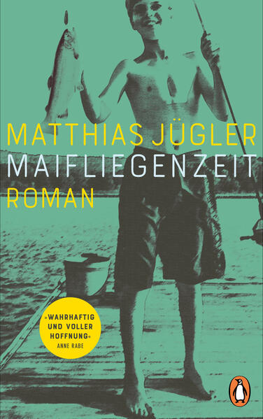 »Feinfühlig und zugleich kraftvoll erzählt Matthias Jügler in diesem spannenden Roman davon, dass die Vergangenheit nie vorbei ist.« Julia Schoch Für Katrin und Hans wird der Alptraum aller Eltern wahr: Nach der Geburt verlieren sie noch im Krankenhaus unweit von Leipzig ihr erstes Kind - und kurz darauf auch sich als Paar. Denn Katrin quälen Zweifel an der Darstellung der Ärzte, Zweifel, von denen Hans nichts wissen will. Als Katrin Jahre später stirbt, wird klar, dass sie mit ihren Befürchtungen womöglich Recht hatte. Bei seinen Recherchen, die ihn tief in die Geschichte der DDR führen, stößt Hans auf Ungereimtheiten und eine Mauer des Schweigens. Klären kann er all seine Fragen in Zusammenhang mit dem Tod des Säuglings nicht, doch der Gedanke daran, in einem entscheidenden Moment seines Lebens versagt, etwas versäumt, einen Fehler begangen zu haben, lässt ihn künftig nicht mehr los. Da klingelt eines Tages das Telefon und sein Sohn ist am Apparat. Aufgewachsen in einer Adoptivfamilie, unterscheidet sich seine Vorstellung von der Vergangenheit grundlegend von dem, was Hans ihm erzählt. Wird sich die Kluft, die das Leben in einem Unrechtsstaat und vierzig fehlende gemeinsame Jahre gerissen haben, wieder schließen lassen? Matthias Jügler zeichnet das bewegende Porträt eines traumatischen Verlustes, erzählt von folgenschweren Zweifeln, von der Kraft des Neubeginns und dem heilsamen Erleben der Natur. Ein feinsinniger Familienroman über ein dunkles Kapitel ostdeutscher Geschichte.