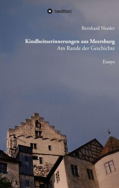 22 Essays zu bestimmten Kindheitserinnerungen. Es handelt sich um biographische Zeitzeugentexte aus Meersburg aus einer längst vergangenen aber sehr entscheidenden Umbruchszeit. 22 Texte, deren Ziel zunächst ein sehr persönliches ist, nämlich eine erlebte Vergangenheit in einer sehr dramatischen Zeit bei den Nachkommen nicht einfach dem Vergessen zu überlassen. Doch die Texte haben über das Persönliche hinaus sowohl eine historische, als auch eine literarische Ambition. Historisch spielen sie alle sowohl räumlich wie politisch und gesellschaftlich am Rande der deutschen Geschichte. Sie zeigen, wie im örtlichen, kleinbürgerlich familiären Raum Nazigegnerschaft und wie die Kriegsfolgen erlebt wurden. Die einzelnen Texte sind zwar chronologisch, aber doch sehr lose aneinander gereiht und fügen sich zu einem Gesamtbild zusammen, das von der Geburt des Schreibers (1932) bis zum Tod der Mutter (1955) reicht und dabei nicht nur die verschiedensten Lebens- und Sachbereiche berührt, sondern teilweise auch zu Beobachtungen führt, die zu einem nachhaltigen Nachdenken bis in die Gegenwart Anlass sein können.