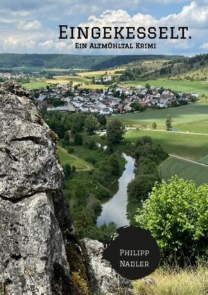 So etwas war noch nicht da! Im beschaulichen Eichstätter Altmühltal, das auf der Grenze des dialektischen Pulverfasses zwischen Oberbayern und Mittelfranken liegt, wird ein junger Mann brutal ermordet. Er wird auf einem Einsiedlerhof nahe eines Wandergebiets in einem Gusskessel voll von siedendem Öl zu Tode gequält. Für den jungen Hauptkommissar Frank Dörfler und sein Team ist es der erste große Fall, doch aller Anfang ist schwer: Viele Verdächtige, viele mysteriöse Hinweise, viele Geheimnisse und ebenso viel Stress mit der Presse. Durch eine Mischung aus bayerischer Gemütlichkeit und pfiffiger Ermittlungsarbeit kommt immer mehr Licht ins Dunkel. Doch je näher sie der Lösung kommen, desto gefährlicher wird es für sie selbst…