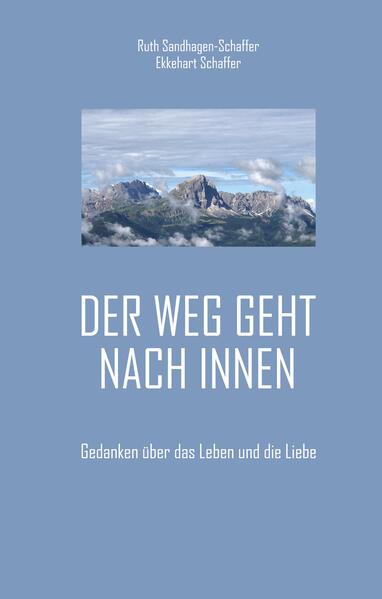 Der Philosoph Ekkehart Schaffer trifft seine große Liebe Ruth Sandhagen. Eine Begegnung, die für beide das ganze Leben verändern wird. Dennoch verlieren sie sich zunächst wieder aus den Augen. Erst sechs Jahre später, als Ruth an Krebs erkrankt, entschließt sie sich, ausgerechnet Ekkehart davon zu erzählen. Im Anblick der eigenen Vergänglichkeit wird ihre Liebe lebbar. Seitdem gehen sie ihren Weg gemeinsam. Erleben eine Zeit voller guter Tage. Bis zu dem Moment, indem sich Ruths Krankheit zurückmeldet. Und das ohne Aussicht auf Heilung. Liebe und Tod, so nah: Absurd ist die Situation, weil sie kein Entrinnen zulässt. Ganz persönlich hinterfragen beide dieses Gefühl der Hilflosigkeit, den Wert der begrenzten Lebenszeit, die Bedeutung unerfüllter Wünsche und die Furcht vor dem Sterben und dem Tod. Sie kämpft mit Ohnmacht, Schlaflosigkeit und ihrer „Kiste voller Angst“. Seine Antworten darauf fallen philosophisch aus. Im geistigen Ringen miteinander wird es ihnen bewusst, dass Menschen diese Fragen schon seit mehr als 2000 Jahren umtreiben. Ihre Gedanken sind die, mit denen sich auch heute jeder von uns angesichts seiner eigenen Endlichkeit auseinandersetzen muss. In ihrem gemeinsamen Werk „Der Weg geht nach Innen“ wechselt sich die schonungslose Sicht der Betroffenen essayistisch mit philosophischen Entgegnungen ab. Zusammen mit dem Leser und Leserinnen führt.