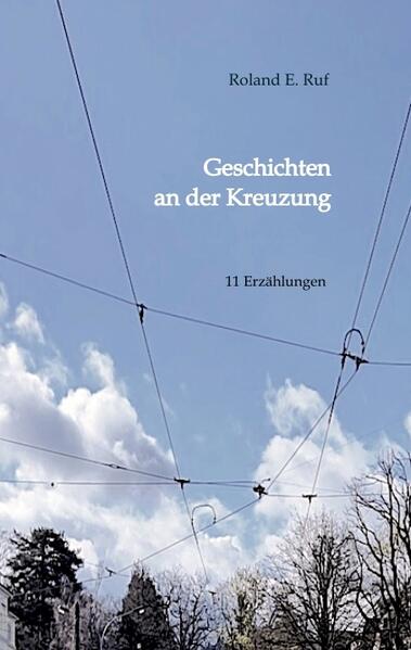 Die Kreuzung in der Vorstadt! - Bezugspunkt für die Menschen, Sonderlinge inklusive, denen dieses Buch eine Stimme gibt. Möglich, dass sich ihre Wege kreuzten, dass sie sich an der Haltestelle wahrgenommen oder am Kiosk kurz getroffen haben! Letzten Endes sind sie Einzelgänger. Präzise, nachdenklich, auch mit Humor gezeichnet, fügen sich ihre Geschichten zu einem Kaleidoskop des Lebens an der Kreuzung.