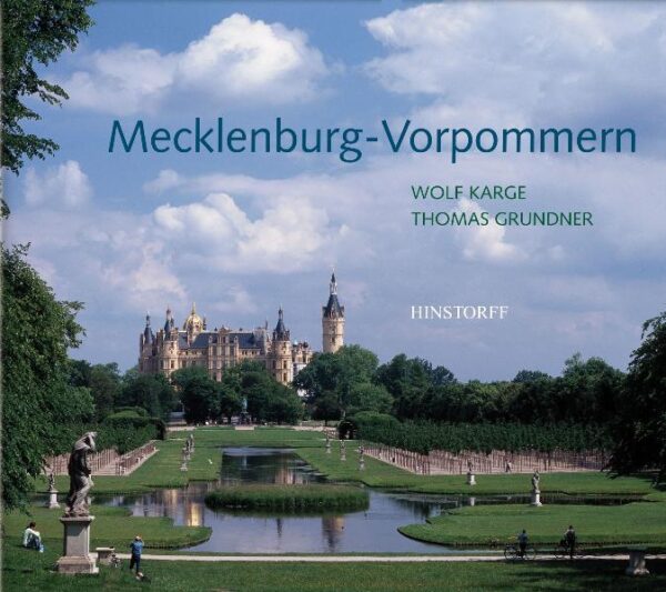 Es ist seit der Vereinigung Deutschlands das Bundesland mit den höchsten Zuwachsraten im Tourismus, hat sich längst als beliebte Urlaubsregion von internationalem Rang etabliert: Mecklenburg-Vorpommern. Die Weite der Landschaft ist es, die die Erholung Suchenden anzieht, die Küste mit ihren langen Stränden, dem Meer, den Windflüchtern, den Seebädern mit der ihnen eigenen Architektur