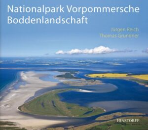 Vor 20 Jahren wurde der 'Nationalpark Vorpommersche Boddenlandschaft' ins Leben gerufen eine faszinierende Region, die von der Küste am Darß bis nach Westrügen reicht und die Insel Hiddensee mit einschließt. 805 Quadratkilometer Fläche, davon 118 Quadratkilometer Land, die zu dem schönsten gehören, das es in Deutschland zu sehen gibt. Jürgen Reich und Thomas Grundner stellen den Nationalpark vor, die Besonderheiten der Flora und Fauna, das Zusammenspiel von Meer und Ufer, die weiterhin bestehenden Gefährdungen durch menschliche Einflüsse. Bewusst nicht in trockener Sachlichkeit, sondern mit viel Gefühl und Sinn für die Atmosphäre, die diese Küstenregion ausstrahlt, erzählen sie mitreißend vom Sturm am Darßer Weststrand, vom Wegbrechen des Ufers, vom Leben der Seevögel, vom Anflug der Kraniche, von ungewöhnlichen Pflanzen, von Stille und Unruhe, vom alljährlichen Kreislauf und der dauernden Veränderung. Ein Porträt, das mit jedem Wort und in jedem Bild spüren lässt, wie bewahrenswert dieser einmalige Naturraum ist.