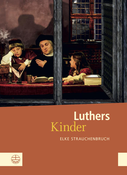 Mit Humor, Liebe und Nervenstärke erzogen Martin Luther und seine Frau Katharina von Bora sechs eigene und zahlreiche andere Kinder von Verwandten und Freunden. Weder Pest noch Standesunterschiede hielten Luther davon ab, eine »wunderlich gemischte Schar« in seinem Haus aufzunehmen. Die Historikerin Elke Strauchenbruch erzählt vom Familienleben im Hause Luther und berichtet, was aus den Kindern des großen Reformators wurde, der die »Kleinen« für die »schönste und größte Freude im Leben« hielt. Das Buch ist ein spannendes Lesevergnügen mit vielen überraschenden Einsichten in den Alltag von vor rund 500 Jahren.