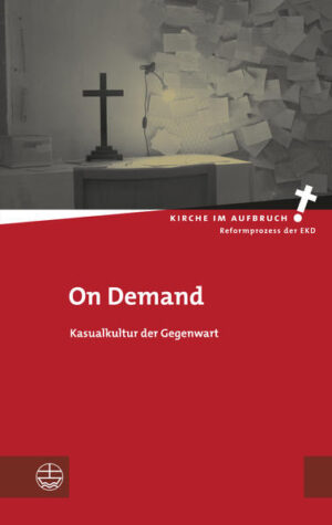 Die Kasualkultur bestimmt das kirchliche Leben: Man lässt in aller Regel seine Kinder taufen und hält sie an zur Konfirmation, man wünscht die kirchliche Trauung (schon weniger) und man wird in aller Regel auch (noch) evangelisch bestattet. Kirche erscheint in der Sicht einer evangelischen Mehrheit als Gewährleisterin vergewissernder Riten, deren religiöse Deutungskraft mit großer Selbstverständlichkeit »von Fall zu Fall« bzw. »on demand« abgerufen wird. Die volkskirchliche Normalität kann jedoch nicht darüber hinwegtäuschen, dass sich die Kasualkultur deutlich ausdifferenziert. Neue Anlässe treten hinzu, und alte Kasus werden nicht mehr in den Formen gewünscht, wie sie die Agende vorsieht. In der späten Moderne werden Erinnerungskasualien und Realbenediktionen wichtiger. Und zugleich gerät der Sonntagsgottesdienst in den allgemeinen Sog kirchlicher Kasualisierung. Kasualgespräche gleichen heute eher Aushandlungs- bzw. Verkaufsgesprächen, der pastorale Auftrag wird zur religiösen Dienstleistung. Mit Beiträgen von Lars Charbonnier, Folkert Fendler, Hilmar Gattwinkel, Emilia Handke, Thomas Klie, Andreas Kubik-Boltres, Jakob Kühn, Martin Cyprian Lenz, David Plüss, Marcell Saß, Lars Robin Schulz und Helmut Schwier. On Demand. The Contemporary Culture of Occasional Services The culture of occasional services determines the life of the church: children are usually baptized, their confirmation is encouraged, church marriage is wanted (already less), and as a rule one gets (still) a Protestant burial. In the view of a majority of Protestants, the church appears to be a provider of affirming rites, whose powers of religious interpretation are called up with great naturalness on demand. But the normality of the majority church cannot hide the fact that the culture of occasional services is differentiated in itself. New occasions emerge, and old ones are no longer wanted in the form as laid down in the order of service. In late modernity, occasions of remembrance and benediction become more and more important.