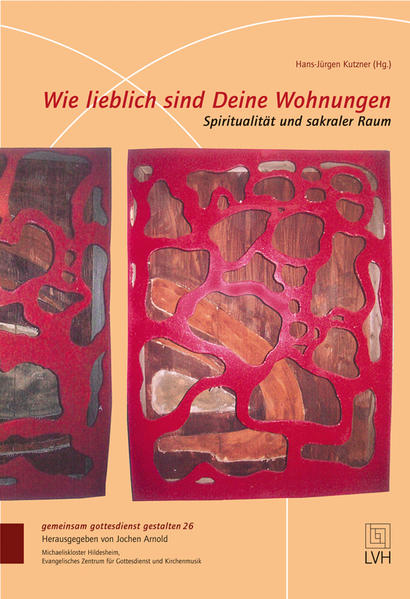 Gottesdienste finden nicht im luftleeren Raum statt. Kanzel und Toraschrein, Orgel und Taufbecken, Ikonen, Paramente und Altäre-sie geben Worten und Klängen den nötigen Rahmen und sind selbst Bestandteil der Liturgie. Mit den Augen des Glaubens gesehen, laden sie ein zur Kontemplation. In diesem hochwertig ausgestatteten Bildband werden verschiedene Gotteshäuser aus unterschiedlichen Stilepochen und deren Ausstattung dargestellt. Die Texte laden zu einer spirituellen Reise ein.