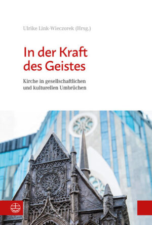 Wo stehen wir in und mit der Kirche heute, 30 Jahre nach der Friedlichen Revolution in Ostdeutschland? Diese Frage steht im Zentrum dieses Bandes der Gesellschaft für Evangelische Theologie, deren Tagung 2019 nicht zufällig in Leipzig stattgefunden hat. Ein wesentlicher Diskussionspunkt des Bandes ist das Bußwort der Evangelischen Kirche in Mitteldeutschland. Darin wird die Situation der Kirche der DDR in spezifischer Weise gespiegelt. Und es kommt auch die Frage nach der Mitverantwortung der Westkirchen auf, etwa am »Berufsverbot« für in den Westen ausgereiste DDR-Pfarrer. Mit Beiträgen von Ilse Junkermann, Joachim Garstecki, Claudia Janssen, Andreas Pangritz, Gert Pickel, Maximilian Schell, Heike Springhart, Friedemann Stengel, Marie Anne Subklew, Michael Welker und Christian Wolff. In the Power of the Spirit. Conference proceedings of the Society for Protestant Theology Where do we stand in and with the church today, 30 years after the Peaceful Revolution in East Germany? This question is at the centre of the proceedings of the conference of the Society for Protestant Theology, which in 2019 was held in Leipzig for good reason. An essential point of discussion in this volume is the penitential speech of the Evangelical Church in Central Germany, which reflects the situation of the Church of the GDR in a specific way. It also raises the question of the co-responsibility of the Western Churches, for example regarding the „occupational ban“ on GDR pastors who left for the West.