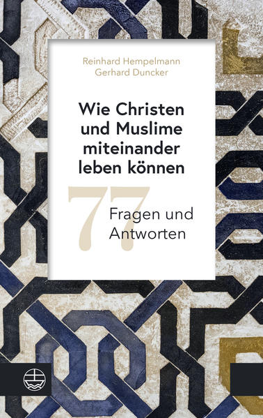 Das Zusammenleben zwischen Christen und Muslimen ruft zahlreiche praktische Fragen in kirchlichen Einrichtungen hervor. Kann eine Muslimin oder ein Muslim in einem christlichen Kindergarten arbeiten? Was ist zu berücksichtigen, wenn Christen und Muslime nach einer Katastrophe eine öffentliche Trauerfeier organisieren wollen? Dürfen Muslime Kirchen und Gemeindehäuser für religiöse Veranstaltungen nutzen? Dieses Buch bietet Antworten auf 77 Fragen in einfacher Form. Für den Umgang mit religiöser und kultureller Vielfalt werden dabei Kriterien zur Urteilsbildung ins Spiel gebracht und Handlungsempfehlungen gegeben. Zielgruppe der Veröffentlichung sind Verantwortliche verschiedener Ebenen kirchlichen Handelns: Gemeindekirchenräte, Pfarrerinnen und Pfarrer, Mitarbeitende in kirchlichen Bildungseinrichtungen, alle im christlich-islamischen Dialog Engagierten.