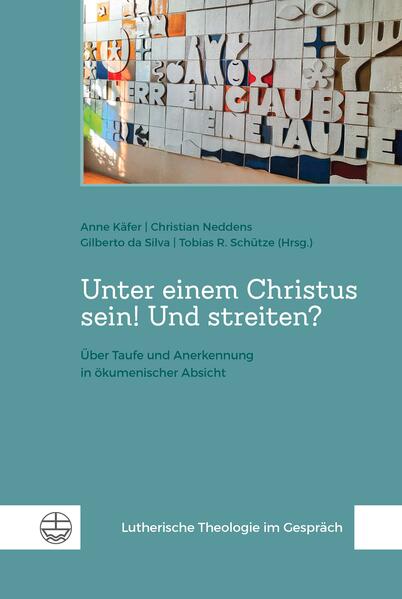 Im Jahr 2007 wurde in Magdeburg von vielen ACK-Kirchen die Erklärung zur wechselseitigen Taufanerkennung unterzeichnet und ein gemeinsames »Grundeinverständnis« zur Taufe festgestellt. Gleichzeitig bestehen nach wie vor zwischen den Kirchen erhebliche Unterschiede in vielen Lehrfragen-selbst bezüglich der Taufe. Das vorliegende Buch hakt hier aus unterschiedlichen kirchlichen Perspektiven nach: Wie ist eine solche Gleichzeitigkeit zwischen Konsens und Dissens, zwischen Gemeinsamem und Differentem-sowohl innerhalb einer Kirche oder Konfessionsfamilie als auch zwischen unterschiedlichen Konfessionen-zu verstehen und zu bewerten? Was heißt eigentlich »Anerkennung«? Setzt »Anerkennung« zwingend die Identität der anderen Praxis oder Deutung mit der eigenen kirchlichen Praxis und Deutung voraus? Oder meint »Anerkennung« sogar, dass gerade das Andere als Anderes anerkannt wird? Und welche Rolle kommt hier dem theologischen Streit zu? Mit Beiträgen von Anargyros Anapliotis, Anne Käfer, Werner Klän, Burkhard Neumann, Christian Neddens, Diethardt Roth, Astrid von Schlachta, Tobias R. Schütze und Gilberto da Silva.