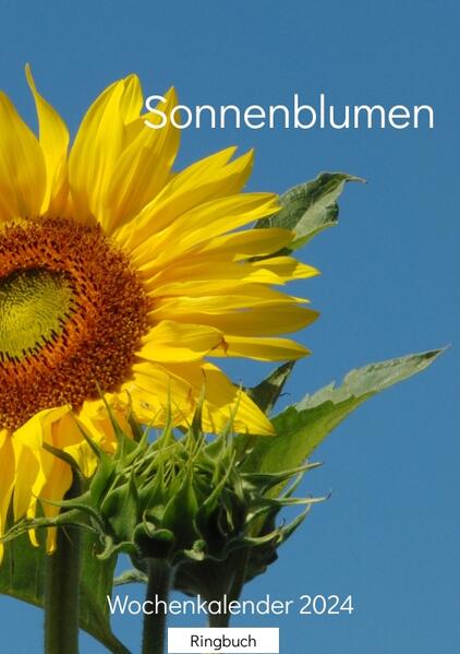 Sonnenblumen mit ihren leuchtenden Farben und faszinierender Geometrie ziehen nicht nur die Blicke der Vorübergehenden auf sich, sondern sind eine Nahrungsquelle für viele Insekten und Vögel. Der Lebenszyklus von der Knospe, über die ersten zarten Blütenblätter bis hin zur leuchtenden Blüte und den nicht nur bei Vögeln beliebten Sonnenblumenkernen - ein Wunder der Natur. Sonnenblumen strahlen Zuversicht aus, von eigener und überwältigender Schönheit in jeder Phase ihres Lebens. Jede Woche ein Foto von der Vielfalt an Sonnenblumen, Jahresüberblick 2024, Vorschau 2025, 2 Seiten Kalender pro Woche, Adressregister, Raum für Erinnerungen und besondere Momente, im praktischen Ringbuchformat - als Tages- und Wochenplaner oder als Tagebuch.