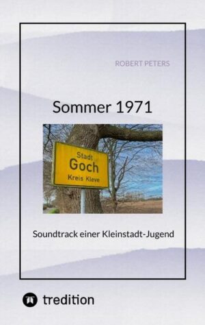 Reginald hat nicht nur einen seltsamen Namen, er ist auch schon lange tot. Trotzdem erinnert er sich gut an den Sommer 1971, als das Transformatorhäuschen am Freibad zum Treffpunkt der Jugend wurde. Hier verbringen die Langhaarigen, die Möchtegern-Hippies und Kleinstadt-Revolutionäre und ihre ständig wechselnden Freundinnen ihre Nachmittage, hier sitzen sie herum, rauchen und hören ihre Musik. Jeder von ihnen hat sein eigenes Lied, in dem die Eigenarten und die Träume aufbewahrt sind. Heike träumt vom Sommer in Kalifornien (California Dreamin‘), Hüppie ist fasziniert von den Beatles (A Day in the Life), Udo hört Iron Butterfly (In a gadda da vida). Reginald sieht sie in diesem Sommer auf der Wiese, er wandert in ihren Gedanken herum, und er kann manchmal sehen, was aus in ihnen geworden ist und ihre Geschichten erzählen. Es sind zwölf Geschichten und zwölf Lieder. Sie handeln vom langsamen Tempo der Kleinstadt, vom Aufbruch aus der Kindheit, vom Glauben an die Kraft der Musik und von vielen Enttäuschungen. Reginald fragt sich, ob das einem großen Plan folgt. Er hat ja viel Zeit, sich viele Fragen zu stellen. Natürlich handeln die Geschichten gelegentlich auch vom Tod - nicht nur beim Ich-Erzähler Reginald. Die frühen Siebziger Jahre sind in der Kleinstadt an der holländischen Grenze auch die Zeit der Drogen. Haschisch gibt es im nahen Holland, und weil die Helden der Kleinstadt-Jugend, die Musiker der Woodstock-Generation, Drogen nehmen, tun es die Jugendlichen ebenfalls. Drogenkonsum ist so etwas wie der Ausweis, dazu zu gehören. Und es bleibt bei vielen nicht beim Joint. Einige Drogenkarrieren enden tödlich. Zum Beispiel die von Berg, der sich mit geklauten Zigaretten aus dem Laden seines Vaters beliebt machen will und der seine Minderwertigkeitskomplexe mit Heroinkonsum bezwingt. Er setzt schließlich gemeinsam mit seinem Drogenfreund Udo ein Auto vor den Baum. Das ist so banal wie die Geschichten anderer Jugendlicher, die sich am Transformatorhaus am Freibad treffen, um Zeit zu verbringen. Ihre kleinen Sensationen sind der langhaarige Abiturient, der sich bei seinem Vater dafür rächte, dass ihm im Schlaf die Haare geschnitten worden waren, indem er die Hose des besten Anzugs seines Erziehungsberechtigten auf Shortslänge änderte. Oder die seines Klassenkameraden, der seinen Abituraufsatz zum Thema „Was ist Mut“ mit dem schlichten Wort „DAS“ bestritt. Die Geschichten begleiten das Herumtasten jener Generation ins Leben, die man heute die der Babyboomer nennt und die sich nun als Rentner fragt: War das alles? Und warum ging das so schnell?