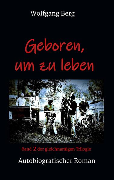 „Wir sind geboren, Taten zu vollbringen“, hat Julian mit zwölf Jahren in der Pionierrepublik „Wilhelm Pieck“ gelernt. Als Soldat bei der Nationalen Volksarmee soll er diese Taten nun vollbringen, doch Drill und Schikane sind nicht sein Ding. So gibt es auch lustige Episoden beim Militär. Seine geliebte Musik verschafft ihm dabei Vorteile. Zu Hause zurück, erlernt Julian auf Drängen von Mutter Wilhelmine einen Beruf, den sie als „vernünftig“ erachtet. Trotzdem dominiert die Musik in seinem weiteren Leben, deren Ausübung ihm die DDR-Diktatur oft schwer macht. Mit dem Mauerfall wird sein Traum wahr. Er eröffnet eine private Schenke und unterhält seine Gäste mit eigener Musik. Er erkennt aber schnell, dass nicht alles Gold ist, was glänzt.