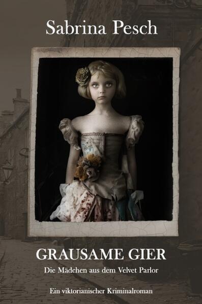 London, 1889 Der renommierte Bankdirektor William Pembroke wird am Ufer der Themse ermordet aufgefunden. Dr. Goldstein, der von der Polizei beauftragt wird, die Leiche zu untersuchen, stößt dabei auf Hinweise, die auf ein schockierendes Motiv hinweisen. Währenddessen wird die Journalistin Eliza Ashford widerwillig in eine arrangierte Ehe gedrängt. Als sie beginnt, sich gegen die gesellschaftlichen Zwänge zu wehren, erkennt sie, dass weit mehr als nur ihre persönliche Freiheit bedroht ist. Gemeinsam mit der Prostituierten Mae und dem jungen Lord Albert Kingsley begeben sich Dr. Goldstein und Eliza auf die gefährliche Suche nach Antworten. Erste Spuren führen sie ins Velvet Parlor, dem Edelbordell, in dem Mae arbeitet. Hinweis: Diese Ausgabe ist eine überarbeitete Neuauflage mit hochwertigem, rundem Buchrücken für ein angenehmeres Leseerlebnis.