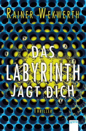 Fünf Jugendliche. Sie haben gekämpft, sich gequält und zwei Welten durchquert, um die rettenden Tore zu erreichen. Wieder stellt sie das Labyrinth vor unmenschliche Herausforderungen. Sie sind allein mit ihrer Vergangenheit, ihren Ängsten, ihren Albträumen. Letztendlich entpuppt sich etwas Unerwartetes als ihre größtes Hindernis: die Liebe. Jeder von ihnen ist bereit, durch die Hölle zu gehen, doch wer würde das eigene Leben für seine Liebe opfern? "Aus dem Labyrinth gibt es kein Entkommen, es hat mir den Schlaf geraubt. Spannender geht's nicht." Ursula Poznanski "Das Labyrinth erwacht" (Band 1 der Trilogie) wurde ausgezeichnet mit den Leserpreisen "Segeberger Feder" und "Ulmer Unke" sowie nominiert für die Leserpreise "Buxtehuder Bulle" und "Goldene Leslie".