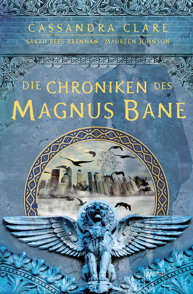 Der schillernde Oberste Hexenmeister von Brooklyn hat ein ereignisreiches Leben hinter sich. Sei es die Französische Revolution in Paris oder der Börsencrash von New York - Magnus Bane war immer dabei und hatte seine funkensprühenden Finger im Spiel. Keine Frage, dass es dabei auch manchmal riskant wird. Wer ewig lebt, muss sich schließlich die Zeit vertreiben, und wenn Ihm eine Situation doch mal zu heiß wird, hilft jederzeit der alles verhüllende Zauberglanz.