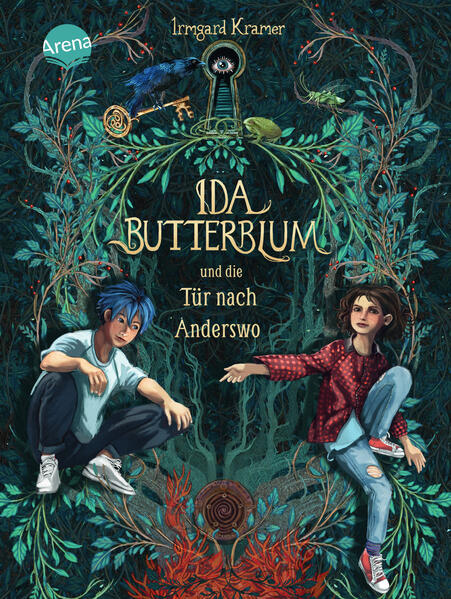 Ein zeitlos schönes Buch für alle ab 9, die Geheimnisse lieben! Ida liebt Geheimnisse jeder Art. Niemand kennt die alte Holzmanufaktur besser als sie, wo sie mit ihrem Papa, Nicht-wirklich-Tanten und Eigentlich-keinen-Großonkeln wohnt. Dabei ist natürlich ihre zahme Krähe Holly stets an ihrer Seite. Als eines Tages ein rätselhafter Schlüssel vom uralten Walnussbaum im Hof fällt, probiert ihn Ida in jedem Schlüsselloch aus, bis sie plötzlich vor einer geheimen Tür steht. Klopfklopf!, ertönt es von der anderen Seite und ein Junge mit blauen Haaren stolpert in Idas Leben. Sein Name ist Storm und ganz offensichtlich erzählt er nicht die Wahrheit darüber, wo er herkommt. Doch während Ida versucht, Storms Geheimnis zu ergründen, ahnt sie nicht, dass sie eigentlich ihrem eigenen Geheimnis auf der Spur ist. Herrlich bildreich und fantasievoll erzählt von der vielfach ausgezeichneten österreichischen Schriftstellerin Irmgard Kramer. Für alle ab 9 Jahren zum Selberlesen und Zusammenlesen! Mit ganzseitigen, farbigen Illustrationen von Florentine Prechtel. Ebenfalls von Irmgard Kramer im Arena Verlag erschienen: Wisperwasser. Es ist unser Geheimnis