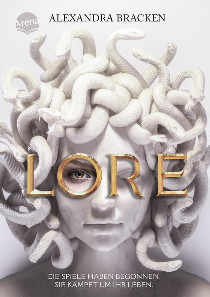 Actionreiche Götter-Fantasy mit starker Heldin von #1-New-York-Times-Bestsellerautorin Alexandra Bracken. Lore versucht, einfach nur normal zu sein und zu vergessen, dass sie dazu ausgebildet wurde, griechische Götter zu jagen. Doch dann steht die nächste Jagd bevor und jemand sucht ihre Hilfe, der sie und ihresgleichen eigentlich hasst: Athene. Die Göttin bietet Lore ein Bündnis gegen den neuen Ares an, der vor Jahren Lores Familie ermordet hat - und seitdem noch mächtiger geworden ist. Sieben Tage ist Ares sterblich und die Rache für ihre Familie in greifbarer Nähe für Lore. Doch reicht das Bündnis mit Athene aus, um Ares aufzuhalten, der die menschliche Welt in Schutt und Asche legen will? Die Jagd auf die Götter ist eröffnet! „Ein Epos vom Anfang bis zum Ende. Bracken webt gekonnt einen Wandteppich voll neuer Mythologie, durchzogen von antiken Legenden - eine Geschichte über Macht, alte Wunden und Liebe, getragen von einer Protagonistin, die ich von der ersten Seite an, als sie kampfbereit und mutig aufgetreten ist, angefeuert habe.“ Marie Lu, New-York-Times- & Spiegelbestsellerautorin