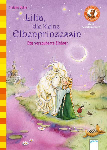 Oje! Elbenprinzessin Lilias Einhorn ist plötzlich so klein wie eine Maus. Wie soll Lilia denn nun zum Fest der Elbenkönigin reiten? Selbst Zauberer Klapperix kann nicht helfen: er zaubert das Einhorn zwar wieder groß, aber jetzt hat es von Kopf bis Fuß rosa Punkte. Wie peinlich! So wird Lilia niemals den ersten Preis der Elbenkönigin bekommen. Auf dem abendlichen Ball wartet dann aber doch eine tolle Überraschung …