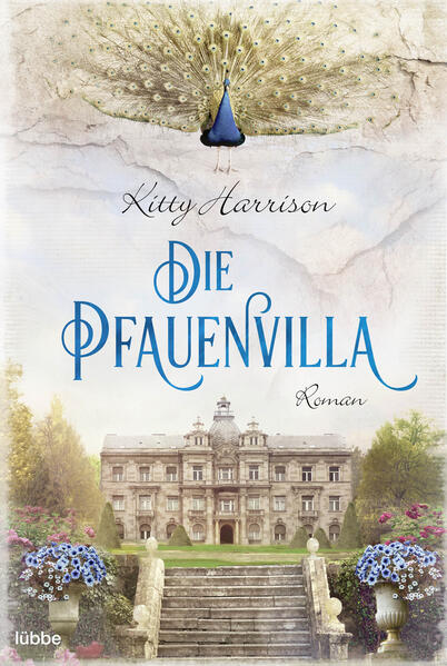 Als die Bestsellerautorin Evelyn beim Schreiben ihres 50. Romans Hilfe braucht, kommt der jungen Bethan dies gerade recht. Kurzerhand zieht sie zu der älteren Dame an die walisische Küste in deren wunderschöne alte Pfauenvilla mit den vielen Zimmern und prachtvollen Möbeln. Eines Tages entdeckt sie an den Außenwänden der Villa wunderschöne Gemälde, die ein heftiger Sommerregen freigespült hat. Auf ihre neugierigen Fragen hin bleibt Evelyn allerdings merkwürdig einsilbig. Auch zu den Pfauen im Garten will sie sich nicht äußern. Doch schon bald drängt ans Licht, was Evelyn über so viele Jahrzehnte in Schweigen gehüllt hat - die Geschichte einer Sommerliebe, die nicht sein durfte ...