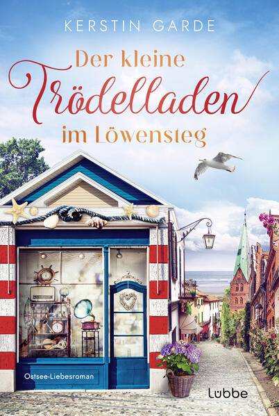 An der Ostsee wartet dein Glück Stellas Leben gerät aus den Fugen, als ihre Oma überraschend verstirbt. Sie und ihre jüngere Schwester Emilie erben dadurch das Trödelgeschäft im Löwensteg in Travemünde. Ein Laden voll zauberhaften Klimbims in der Nähe der Ostsee. Als Stella aus Berlin anreist, steht ihr Plan fest: Das Geschäft wirft seit Jahren keine Gewinne mehr ab und muss schnellstmöglich verkauft werden. Doch sie bringt es nicht übers Herz, denn sie merkt, wie viele wunderbare Erinnerungen dieser Ort in ihr auslöst. Sie beginnt, den Laden gemeinsam mit Emilie auf Vordermann zu bringen. Unterstützt werden die beiden dabei nicht nur von den Löwensteg-Bewohnern, sondern auch vom sympathischen Sam. Noch ahnt Stella nicht, welche Schwierigkeiten die Renovierung mit sich bringen wird. Und wieso schlägt ihr Herz immer so verdächtig laut, wenn Sam in ihrer Nähe ist? Der Auftaktband zur neuen warmherzigen und romantischen Feel-Good-Liebesroman-Reihe von Kerstin Garde. Eine zauberhafte Straße, jede Menge Ostseeflair und ganz viel Gefühl.