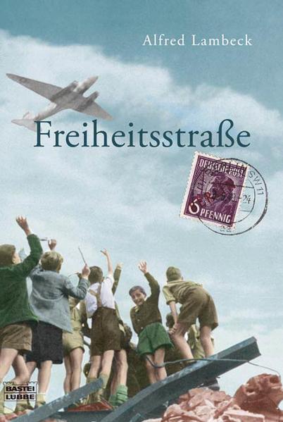 In den Lebenswegen der Familien Clausnitz und Gerber - großbürgerlich die eine, aus dem kleinbürgerlichen Milieu der Händler und Handwerker die andere - spiegelt sich der dramatische Verlauf deutscher Geschichte von den Dreißiger- bis in die Fünfzigerjahre des 20. Jahrhunderts wider: ein Leben in der Katastrophe ohne Zukunft. Dagegen stehen die lichten Jahre des Neubeginns nach 1945, jene neue "Normalität", die sich allmählich zu etablieren beginnt. Gesellschaftliche Schranken sind gefallen und Verbindungen auf einmal möglich, die vorher so nicht denkbar waren. Doch das neue Glück erweist sich nach kurzer Zeit als ebenso brüchig und trügerisch wie die meisten idyllischen Situationen in diesem Familienepos.