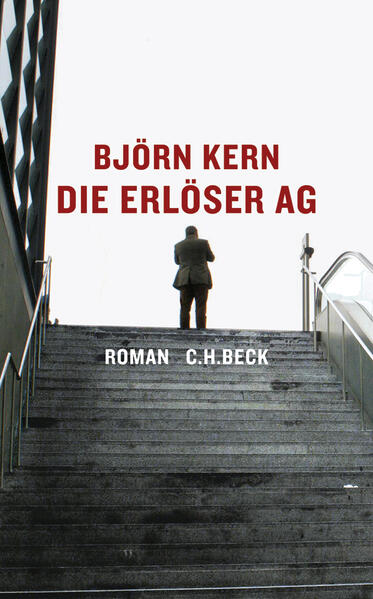 Berlin in nächster Zukunft. Auf der Bundespressekonferenz bricht Tumult aus, Paragraph 216 ist abgeschafft: Tötung auf Verlangen bleibt fortan ungestraft! Hier treffen auch Paul Kungebein, ambitionierter Jungredakteur, und Hendrik Miller, Oberarzt an der Charité, aufeinander. Gemeinsam gründen sie eine Agentur, die den Dementen aus Berlins Altenghetto einen sanften Tod ermöglicht - durch aktive Sterbehilfe. Erste Patientin ist die anrührend gezeichnete, fast hundertjährige Elsa Lindström. Bei Weißwein und Lachs rühmen sich Miller und Kungebein ihrer humanitären Taten. Daheim versorgt Kungebein liebevoll seinen umnachteten Vater Victor. Hendrik Miller hingegen denkt bereits weiter: Auch solche Kranke, die einen Sterbewunsch nicht mehr artikulieren können, möchte der Arzt erlösen ... In seinem brillant geschriebenen und grotesk komischen Roman entwirft Björn Kern ein Szenario zwischen Liebe und Leid, dem man sich nicht entziehen kann - spannend, voller suggestiver Bilder, die den Leser nicht loslassen, und mit einem überraschenden Ende. Ein hochaktueller Roman, der niemanden kalt läßt.