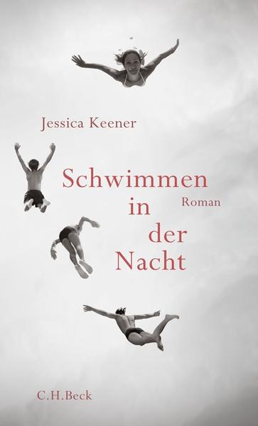 In diesem Roman, an dem Jessica Keener 18 Jahre geschrieben hat, erzählt sie bewegend und in einer schönen, atmosphärisch dichten Sprache von einer durch ein tragisches Unglück heimgesuchten Familie, der Sehnsucht, der Einsamkeit zu entkommen, und dem Aufbruch ins Leben. In der Rückschau erzählt die Hauptfigur Sarah Kunitz von den 70er-Jahren, als sie fünfzehn war und mit ihrer jüdischen Familie in einer wohlhabenden Vorstadt von Boston lebt. Ihr Vater Leonhard unterrichtet englische Literatur, die Mutter Irene ist schon zu Lebzeiten eine ätherische Gestalt. Beide trinken gern und zu viel. Bildung wird großgeschrieben, Gehorsam ebenso. Regelmäßig stattfindende Dinner-Partys, Country-Club-Bekanntschaften und der herrliche Rosengarten beschwören den Schein eines glücklichen Lebens, können aber nicht über die innere Zerrüttung der Familie hinwegtäuschen. Die Ehe der Kunitz?, belastet von der Cholerik des Vaters und den Depressionen der Mutter, ist ein zuweilen liebevolles, aber explosives Gemisch. Die Kinder suchen in Musik, Literatur und Fantasiewelten Schutz. Als die Mutter bei einem ungeklärten Autounfall ums Leben kommt, drohen Vater und Kinder an diesem Verlust zu zerbrechen. Doch das Leben setzt sich durch. Sarah erlebt ihre erste Liebe und zunehmend befreien sich die Kinder aus der Isolation und den Fangarmen ihres Vaters. Ein berührender und mit traumähnlichen Bildern durchzogener Roman über die Liebe und das Überleben.