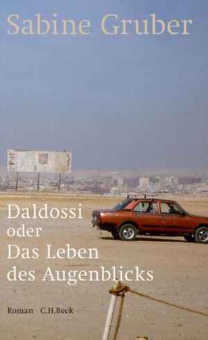 Bruno Daldossi ist ein erfolgreicher Fotograf, der sich auf die Arbeit in Krisen- und Kriegsgebieten spezialisiert hat. Nach vielen Jahren, in denen er für das Hamburger Magazin "Estero" in Tschetschenien oder im Irak, im Sudan oder in Afghanistan fotografiert hat, geht er mit Anfang Sechzig nur noch sporadisch auf seine gefährlichen Missionen. Als ihn aber seine langjährige Gefährtin Marlis, eine Zoologin, mit der er in Wien zusammenlebt, wegen eines anderen Mannes verlässt, verliert der so gehärtete Mann völlig den Halt. In seine Trauer um den Liebesverlust mischt sich immer stärker die Frage, wie mit dem Leid der Welt, das er in seinen Bildern festhält, zu leben und wie damit umzugehen ist. Wie viel Wahrheit halten wir aus? Wie viel Einfühlung, wie viel Nähe sind uns möglich? Daldossi freundet sich mit der Journalistin Johanna Schultheiß an, die aus Lampedusa berichten soll, und reist ihr nach. Und er versucht, Marlis zurückzugewinnen und Verantwortung zu übernehmen für wenigstens eins der Schicksale, die seinen Weg gekreuzt haben. In diesem kühnen Roman erzählt Sabine Gruber dicht, genau, schön und spannend von journalistischer Wahrheitsfindung, Krieg, Krisen und von einer großen Liebe.