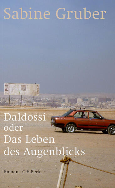 Bruno Daldossi ist ein erfolgreicher Fotograf, der sich auf die Arbeit in Krisen- und Kriegsgebieten spezialisiert hat. Nach vielen Jahren, in denen er für das Hamburger Magazin "Estero" in Tschetschenien oder im Irak, im Sudan oder in Afghanistan fotografiert hat, geht er mit Anfang Sechzig nur noch sporadisch auf seine gefährlichen Missionen. Als ihn aber seine langjährige Gefährtin Marlis, eine Zoologin, mit der er in Wien zusammenlebt, wegen eines anderen Mannes verlässt, verliert der so gehärtete Mann völlig den Halt. In seine Trauer um den Liebesverlust mischt sich immer stärker die Frage, wie mit dem Leid der Welt, das er in seinen Bildern festhält, zu leben und wie damit umzugehen ist. Wie viel Wahrheit halten wir aus? Wie viel Einfühlung, wie viel Nähe sind uns möglich? Daldossi freundet sich mit der Journalistin Johanna Schultheiß an, die aus Lampedusa berichten soll, und reist ihr nach. Und er versucht, Marlis zurückzugewinnen und Verantwortung zu übernehmen für wenigstens eins der Schicksale, die seinen Weg gekreuzt haben. In diesem kühnen Roman erzählt Sabine Gruber dicht, genau, schön und spannend von journalistischer Wahrheitsfindung, Krieg, Krisen und von einer großen Liebe.