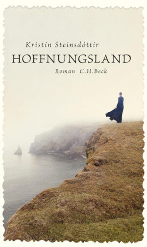 Sie träumen von Reykjavík und einer Anstellung in einem feinen Haus: Guðfinna und Stefanía, zwei junge Mädchen vom Lande. Doch kaum in der Stadt angekommen, holt die Realität sie ein. Sie stranden in einer einfachen Hütte und müssen sich - genau wie ihre Wohngenossinnen - als Tagelöhnerinnen durchschlagen, als Waschfrauen und Kohleträgerinnen. Bis sich eines Tages eine Chance auftut, die einfach unwiderstehlich ist … "Hoffnungsland" ist ein Roman über das Leben in Islands kleiner Hauptstadt Ende des 19. Jahrhunderts und die Geschichte einer Handvoll starker Frauen, die trotz aller Widrigkeiten und des Kampfes mit den gesellschaftlichen und patriarchalen Machtstrukturen die Hoffnung auf ein besseres Leben nicht aufgeben und denen mitunter unverhofft List und Liebe helfen. Kristín Steinsdóttir hat für ihre Bücher viel Anerkennung erhalten, nicht zuletzt für ihren mehrfach ausgezeichneten Roman "Im Schatten des Vogels". Mit "Hoffnungsland" legt sie einen weiteren, poetisch und anschaulich geschriebenen historischen Roman vor, der auf wahren Begebenheiten beruht.