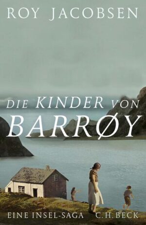 NACH "DIE UNSICHTBAREN": DER VIERTE BAND DER GEFEIERTEN INSEL-SAGA AUS NORWEGENIm lange erwarteten neuen Band seiner Insel-Saga, die Hunderttausende in aller Welt begeistert hat, entführt uns Roy Jacobsen wieder in die raue, atemberaubende Küstenlandschaft Norwegens und erzählt mit Lakonie und poetischer Kraft von der Härte des Insellebens am Rande der Zivilisation. Nach einer langen und beschwerlichen Reise durch Norwegen ist Ingrid zurück auf Barrøy. Das Leben auf der winzigen Schäreninsel wird noch immer vom jüngst vergangenen Zweiten Weltkrieg überschattet, die Menschen versuchen zu vergessen. Eines Tages wird ein fünfjähriger Junge auf die Insel gebracht. Als bald darauf sein Vater auf ungeklärte Weise verschwindet, adoptiert Ingrid den kleinen Mathias, der fortan fester Teil der Barrøy-Gemeinschaft wird. Doch sie ahnen zunächst nicht, dass mit Mathias auch das Drama um seine Herkunft mit auf die Insel geschwemmt wurde. "Die Kinder von Barrøy" erzählt mit großer Intensität vom Zusammenleben in einer Gemeinschaft, einem Land im Wandel und der Unerbittlichkeit des Meeres. Aber vor allem ist es das Porträt einer außergewöhnlichen Heldin, einer Mutter, die allen Schicksalsschlägen zum Trotz Verantwortung übernimmt.. "Das Beste, was Roy Jacobsen über das Leben der Helgelandküste geschrieben hat." -Aftenposten Die Erfolgsreihe aus Norwegen: 500.000 verkaufte Exemplare allein in Norwegen, übersetzt in 28 Sprachen Die Geschichte einer starken Frau, die allen Schicksalsschlägen trotzt Atemberaubende Naturbeschreibungen der nordnorwegischen Helgelandküste "Ingrid Barrøy - nachdem ich dieses Buch gelesen habe, möchte ich den Namen dieser Heldin nicht vergessen." -Julia Hemmerling, MDR Kultur über "Die Unsichtbaren"