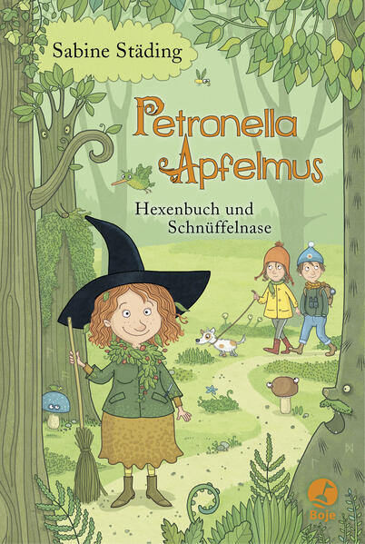 Ein neues Abenteuer rund um Apfelhexe Petronella Apfelmus. Herbstzeit ist Bastelzeit. Und auch in Petronellas Garten geht es hoch her. Zusammen mit den Zwillingen, Hirschkäfer Lucius und den Apfelmännchen wird gebastelt, was das Zeug hält. Doch am nächsten Tag sind die Apfelmännchen plötzlich verschwunden. Was ist bloß mit ihnen passiert? Dank Luis und seinem Detektivset kommen Petronella und ihre Freunde schnell dahinter, dass die Apfelmännchen entführt wurden. Und Ferienhund Bello hilft ihnen mit seiner Schnüffelnase zum Glück auf die richtige Fährte. Tief in den Wald hinter Petronellas Garten ... Wieder mit vielen liebevollen schwarz- weiß Illustrationen von SaBine Büchner Band 5 der Bestseller- Serie für Mädchen und Jungen