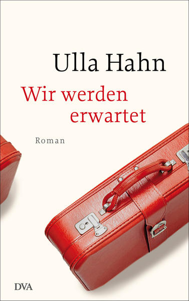 Die Geschichte einer verführbaren jungen Frau in den turbulenten Jahren nach 1968 Die Welt steht Hilla Palm offen. Nach langem Suchen hat das Mädchen aus einfachem Hause endlich ihre Heimat gefunden: in der Literatur und Hugo, dem Mann, der Hilla mit all ihren bitteren Erfahrungen annimmt. Zusammen entdecken sie die Liebe und erleben die 68er Jahre, in denen alles möglich scheint. Doch dann durchkreuzt das Schicksal ihre Pläne, und verzweifelt sucht Hilla Halt bei Menschen, die für eine friedvollere, gerechtere Welt kämpfen. Die marxistische Weltanschauung wird ihr zum neuen Zuhause. Beherzt folgt sie ihren Überzeugungen und muss am Ende doch schmerzlich erkennen, dass Freiheit ohne die Freiheit des Wortes nicht möglich ist. „Wir werden erwartet“ erzählt mitreißend die Geschichte einer suchenden jungen Frau in den turbulenten Jahren zwischen 1968 und dem Deutschen Herbst. Ein nachdenklich stimmendes Buch über den Mut, die Gesellschaft und sein Leben zu verändern - ein Buch über die Kraft der Versöhnung.