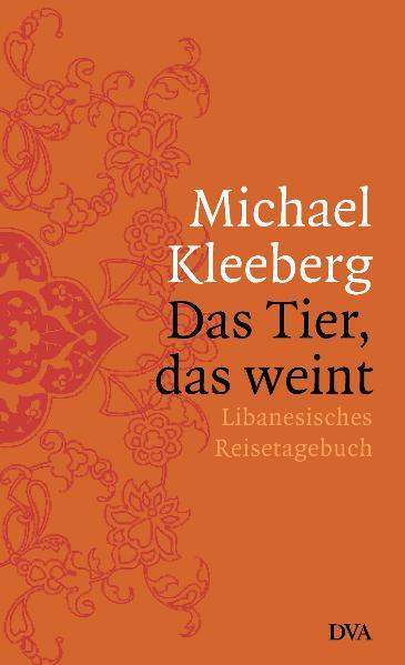 »Dieses Buch enthält persönliche Reiseaufzeichnungen, Gedanken, Erinnerungen und Abschweifungen«, beginnt Michael Kleeberg sein Libanesisches Reisetagebuch. Vier Wochen war er Anfang 2003 zu Gast in Beirut. Durch Abbas Beydoun, einen der wichtigsten libanesischen Schriftsteller, bekommt er Einblicke in das Leben in dieser »weißen Stadt« - »alles ist hier Spiel von Licht und Schatten«. Er führt Gespräche über Islam, den Westen, über Literatur und Film. Zwei Frauen erzählen ihm, wie sie im Bürgerkrieg überlebt haben. Das Tal des Adonis tut sich uns in seiner Erzählung auf, und wir bekommen Appetit auf das Essen, duftend nach tausend Gewürzen. Doch Kleeberg schreibt auch mit Humor über sich, seine Tochter, seine Arbeit und über die Katzen in Beirut.