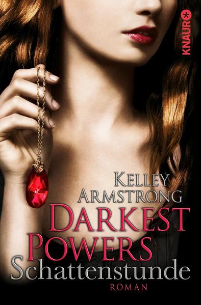 Die dunklen Mächte begehren auf Band 1 der "Darkest Powers"- Serie Ich heiße Chloe Saunders, und mein Leben wird nie mehr so sein, wie es einmal war. Ich wollte immer eine ganz normale Jugendliche sein. Doch heute weiß ich nicht einmal mehr, was das ist, normal sein. Alles begann an dem Tag, an dem ich meinen ersten Geist sah und er mich. Nun kommen immer mehr Tote auf mich zu. Und da das alles andere als normal ist, wurde ich nach Lyle House geschickt angeblich ein Heim für verhaltensauffällige Jugendliche. Aber da steckt mehr dahinter. Und die anderen Jugendlichen hier sind auch nicht einfach nur durchgeknallt. Irgendetwas stimmt hier nicht. Ich muss versuchen, den dunklen Geheimnissen auf die Spur zu kommen. Denn nur so kann ich die Toten, die immer näher kommen, zum Schweigen bringen … Darkest Powers mystische Hochspannung von Bestseller- Autorin Kelley Armstrong! Die ganze "Darkest Powers"- Serie: Band 1: Darkest Powers Schattenstunde Band 2: Darkest Powers Seelennacht Band 3: Darkest Powers Höllenglanz