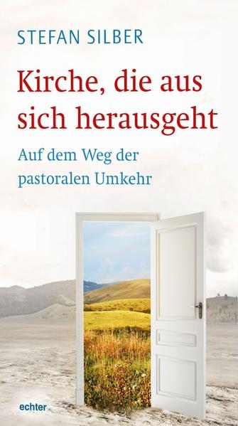 Die Kirche findet zu sich selbst, wenn sie aus sich herausgeht. Sie wird Kirche, indem sie in der Nachfolge Jesu an der „Einheit der ganzen Menschheit“ mitarbeitet. Entsprechend dieser theologischen Grundaussage des II. Vatikanischen Konzils beleuchtet Stefan Silber zunächst den gesellschaftlich-kulturellen Kontext der Kirche heute. In Teil II und III werden-mit besonderem Bezug auf Dom Helder Camara und Franziskus,Papst-verschiedene Aspekte der „Kirche der Laien“ untersucht und auf die Lehre von der „Kirche der Armen“ hin konkretisiert. Teil IV diskutiert an fünf verschiedenen Themen praktische Konsequenzen. Die Beiträge reflektieren so die grundlegende Notwendigkeit einer pastoralen und missionarischen Umkehr für die Kirche und weisen die Richtung, wohin sich Kirche verändern müsste-und wo dies bereits geschieht.