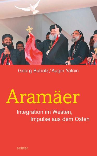 Das Christentum kann als aus drei Strömen bestehend beschrieben werden: dem Hauptstrom des lateinischen Westens, dem des griechischen Ostens und dem des oft vergessenen, aber nach wie vor lebendigen syro-aramäischen Orients. Während westliches Denken und Fühlen sich, idealtypisch betrachtet, zu größerer Abstraktion hinbewegt hat, ist aramäisches Denken viel konkreter, poetischer und von tiefer Symbolkraft. Manche der aramäischen Bräuche erinnern an die Frühzeit des Christentums, manche scheinen zukunftsweisend: Priesterehe, Spiritualität, steigende Mitgliederzahlen weltweit. Seit den 1980er Jahren sind zahlreiche aramäische Christen als sog. „Gastarbeiter“ oder als Asylsuchende nach Deutschland gekommen und haben sich integriert. Davon, wie sie mitten unter uns leben mit ihrer Sprache, Geschichte und Religion, erzählt dieser Band auf eindrückliche Weise in Wort und Bild.