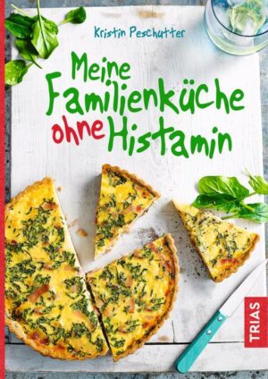 Genuss für alle - ohne Beschwerden Eine Unverträglichkeit von Histamin zu diagnostizieren, kann sehr langwierig und schwierig sein. Doch haben die vielen unerklärlichen Beschwerden endlich einen Namen, fängt die Herausforderung erst an. Denn gerade wenn mehrere Esser mit am Tisch sitzen, ist es schwierig, jedem gerecht zu werden. Und immer eine Extra-Portion zu kochen ist aufwändig und macht auf Dauer einfach keinen Spaß. Kristin Peschutters Lösung: histaminarm für die ganze Familie. Klingt streng? Nein, ist lecker und einfach. Glücklich am Familientisch - Gezielt meiden: welche Lebensmittel in der mastzellfreundlichen und histaminarmen Küche besser nicht verwendet werden und welche bekömmliche, leckere Alternativen sind. - Frisch gekocht: Das ist der beste Schutz vor Beschwerden. Wie das ohne großen Aufwand gelingt, zeigt dieses Buch. - Genussvoll zusammen essen: Zahlreiche pflanzliche Rezepte, ohne Zucker und Gluten, die sogar Kinderherzen höher schlagen lassen.