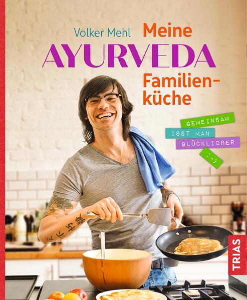 Ayurveda ist Glück Bei Ayurveda denken Sie an komplizierte Doshas, exotische Lebensmittel oder lange Kochorgien? Vergessen Sie es. Denn Ayurveda-Starkoch Volker Mehl kocht undogmatisch, heimisch und ganz nach dem Motto »Alles ist Ayurveda - und Ayurveda ist Glück.« SEINE MISSION: Essen soll glücklich machen. Und zwar die ganze Familie. Glauben Sie nicht? Probieren Sie es aus - und stellen Sie fest, dass warmer Frühstücksbrei und trubeliges Familienleben sehr gut zusammenpassen, dass auch Nudeln mit Tomatensauce ayurvedisch sein können und welche verblüffenden Erklärungen Ihnen Ayurveda für das Verhalten und die Essvorlieben Ihrer Kleinen liefern kann! AYURVEDA A LA MEHL: das heißt 90 Rezepte vom Apfel-Milchreis-Puffer bis zum Spezial-Burger. Unkompliziert zubereitet, garantiert familientauglich - und mit Glücksgarantie. »Meine Rezepte sind wie eine Verkehrsampel in Neapel: Nur eine Empfehlung.«